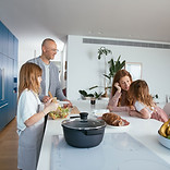 Famille dans la cuisine